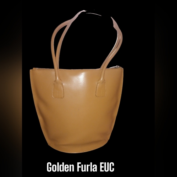 Bring your closet clearouts and let’s get them sold! 8:30 am Est. Share out 💕 - Picture 2 of 2